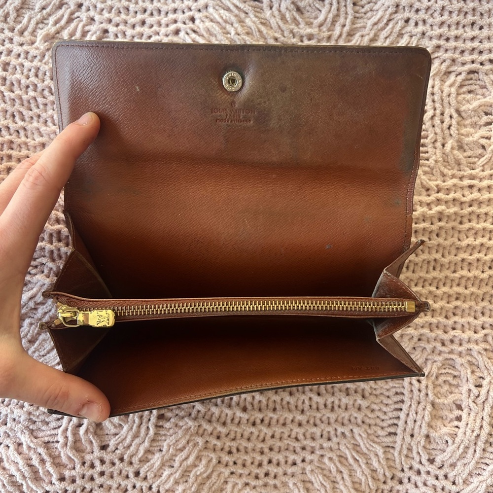 Louis Vuitton Wallet - Picture 2 of 9